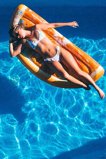 Early bird booking rewards and advanced reservation rate discounts